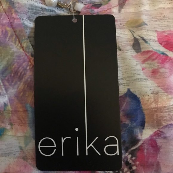 Woman’s top - Picture 6 of 6